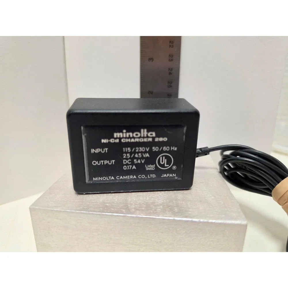 vintage‎ Minolta Ni-Cd Charger 280 charging Nickel-Cadium battery charger